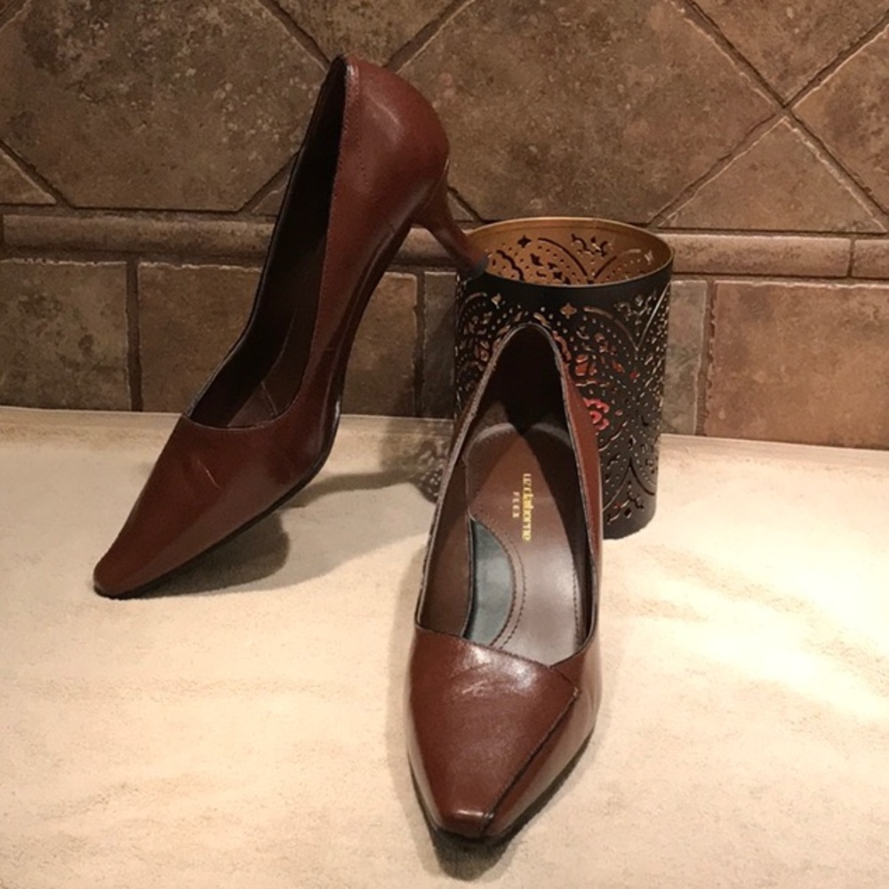 Liz Claiborne Flex brown pumps